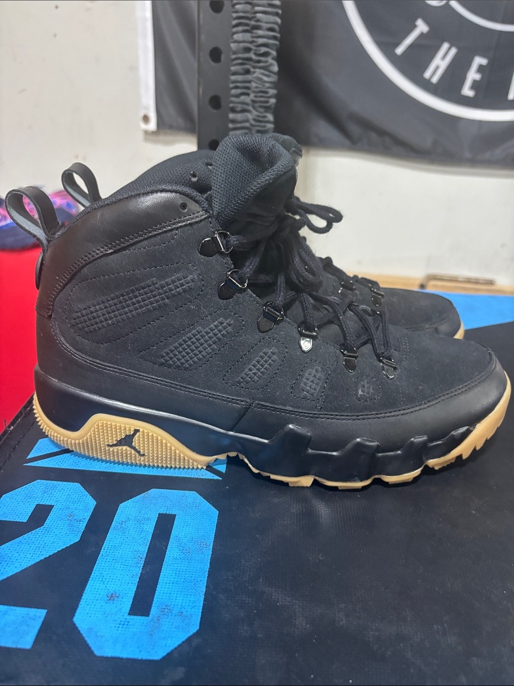 Jordan Mens Black and Gum Mid-Top Boots